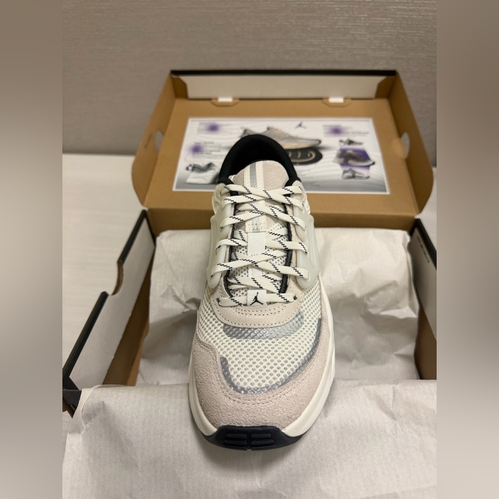Kids air Jordan trunner sneakers brand new size 6 youth